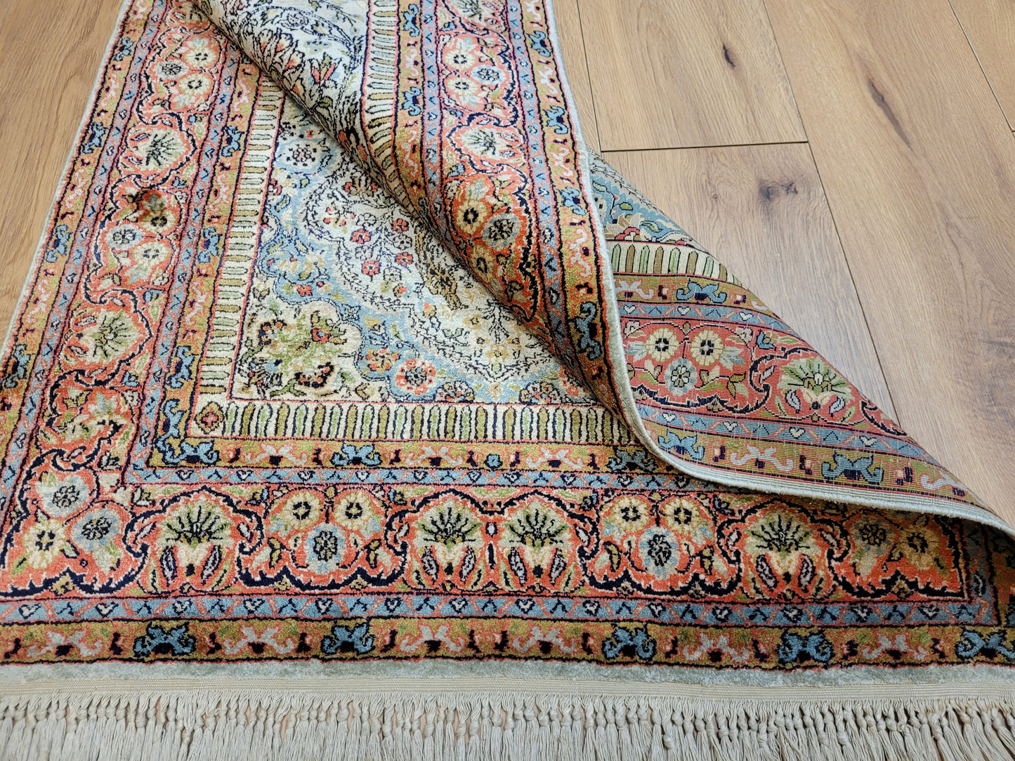 Ghom Teppich Seide auf Seide fein Vase mit Blumenornamenten