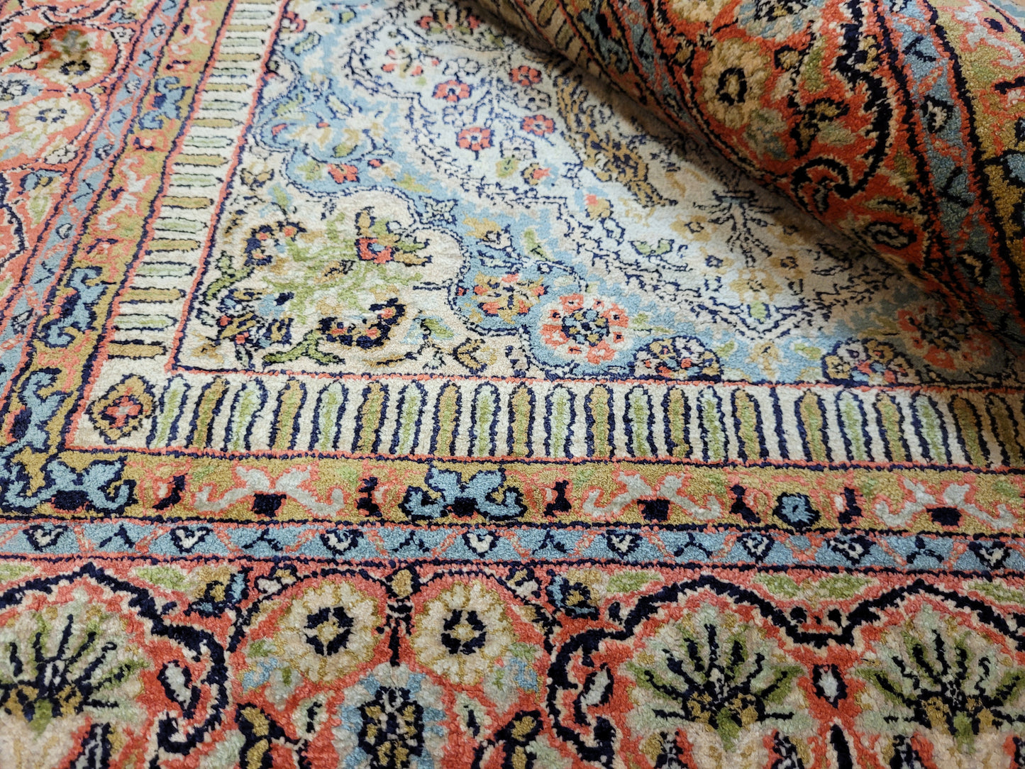 Ghom Teppich Seide auf Seide fein Vase mit Blumenornamenten