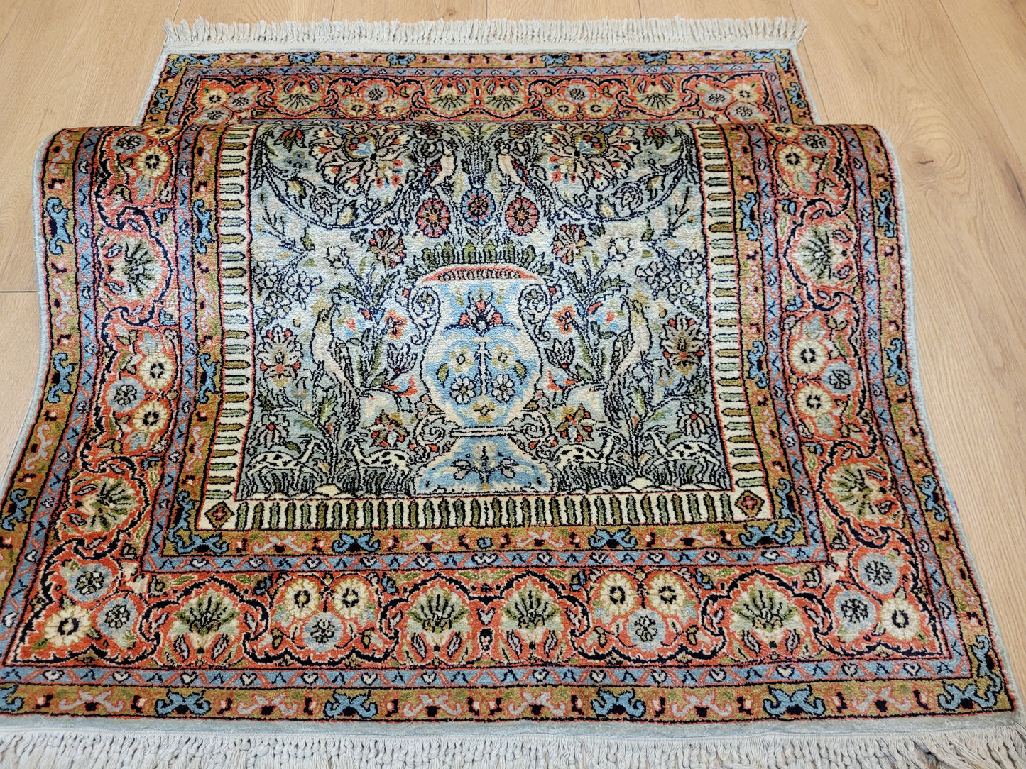 Ghom Teppich Seide auf Seide fein Vase mit Blumenornamenten