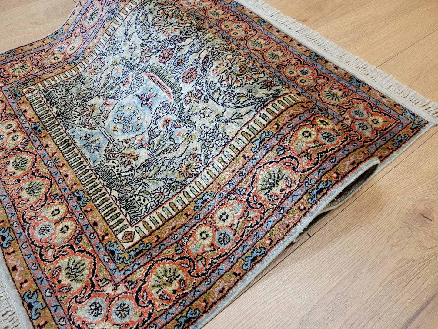 Ghom Teppich Seide auf Seide fein Vase mit Blumenornamenten