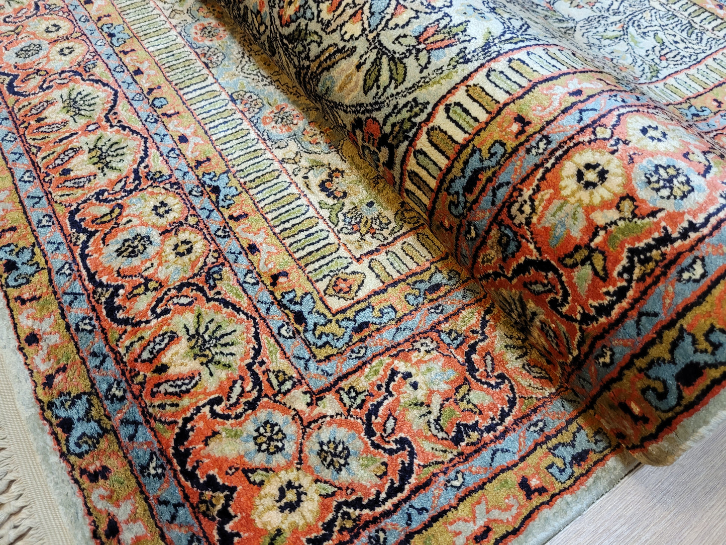 Ghom Teppich Seide auf Seide fein Vase mit Blumenornamenten