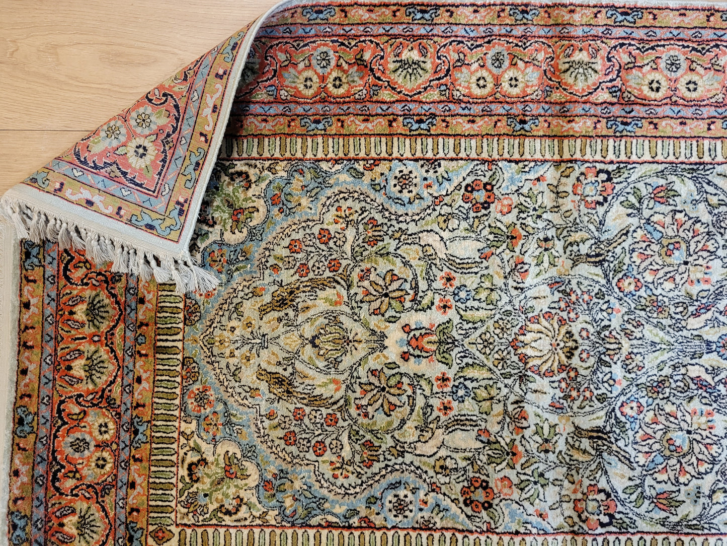 Ghom Teppich Seide auf Seide fein Vase mit Blumenornamenten