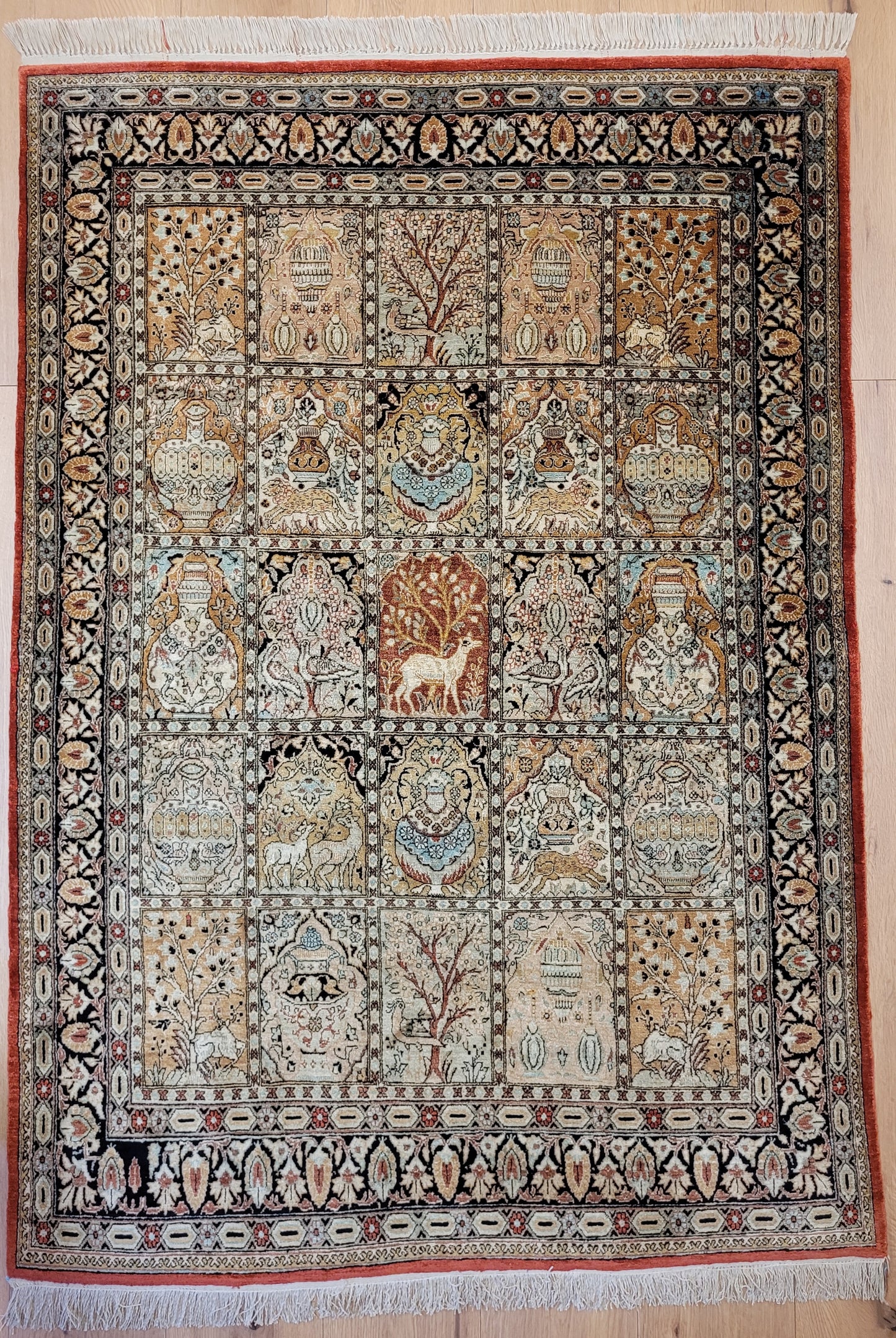 Ghom Teppich Seide auf Seide fein Gartenmotiv Jagdszenen