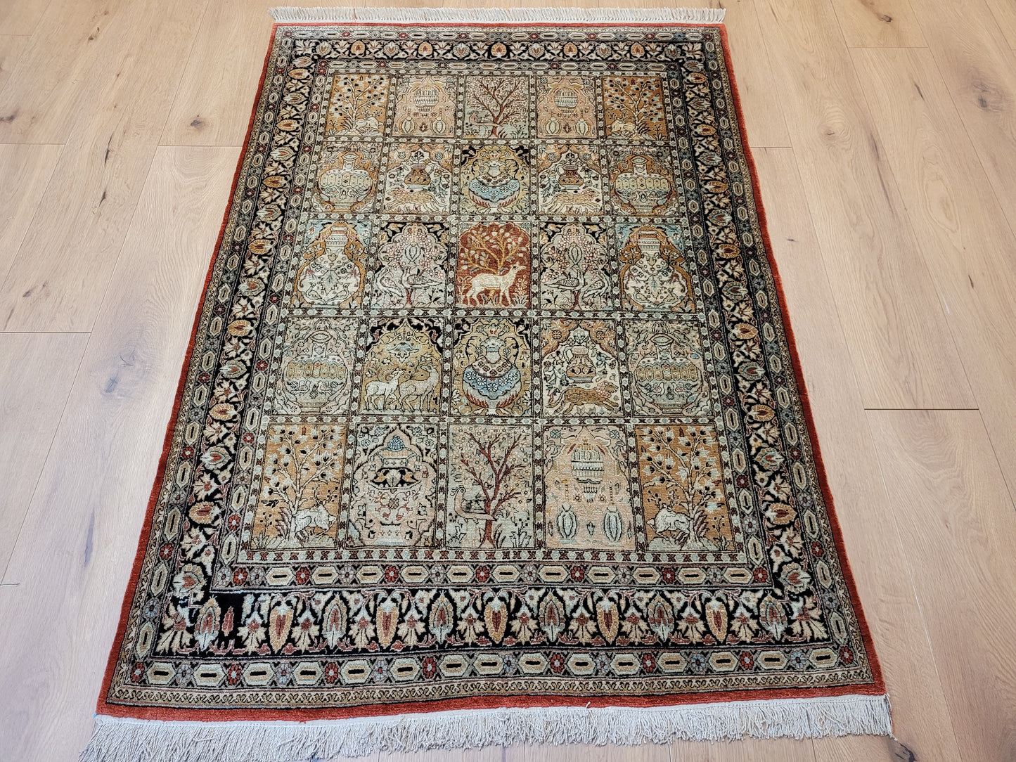 Ghom Teppich Seide auf Seide fein Gartenmotiv Jagdszenen