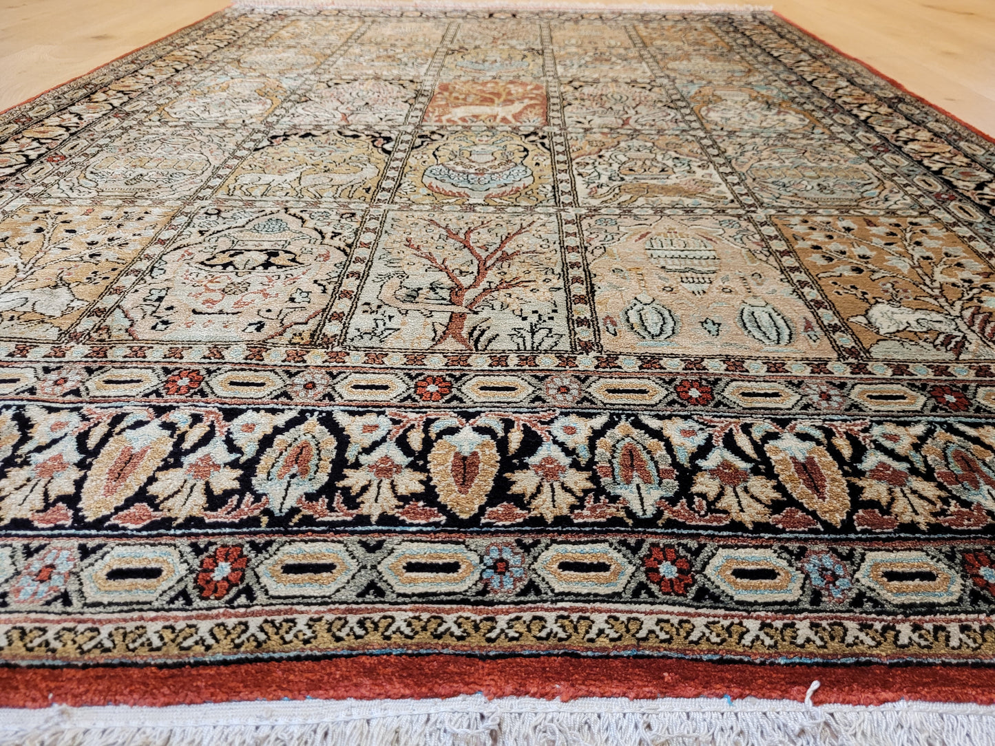 Ghom Teppich Seide auf Seide fein Gartenmotiv Jagdszenen