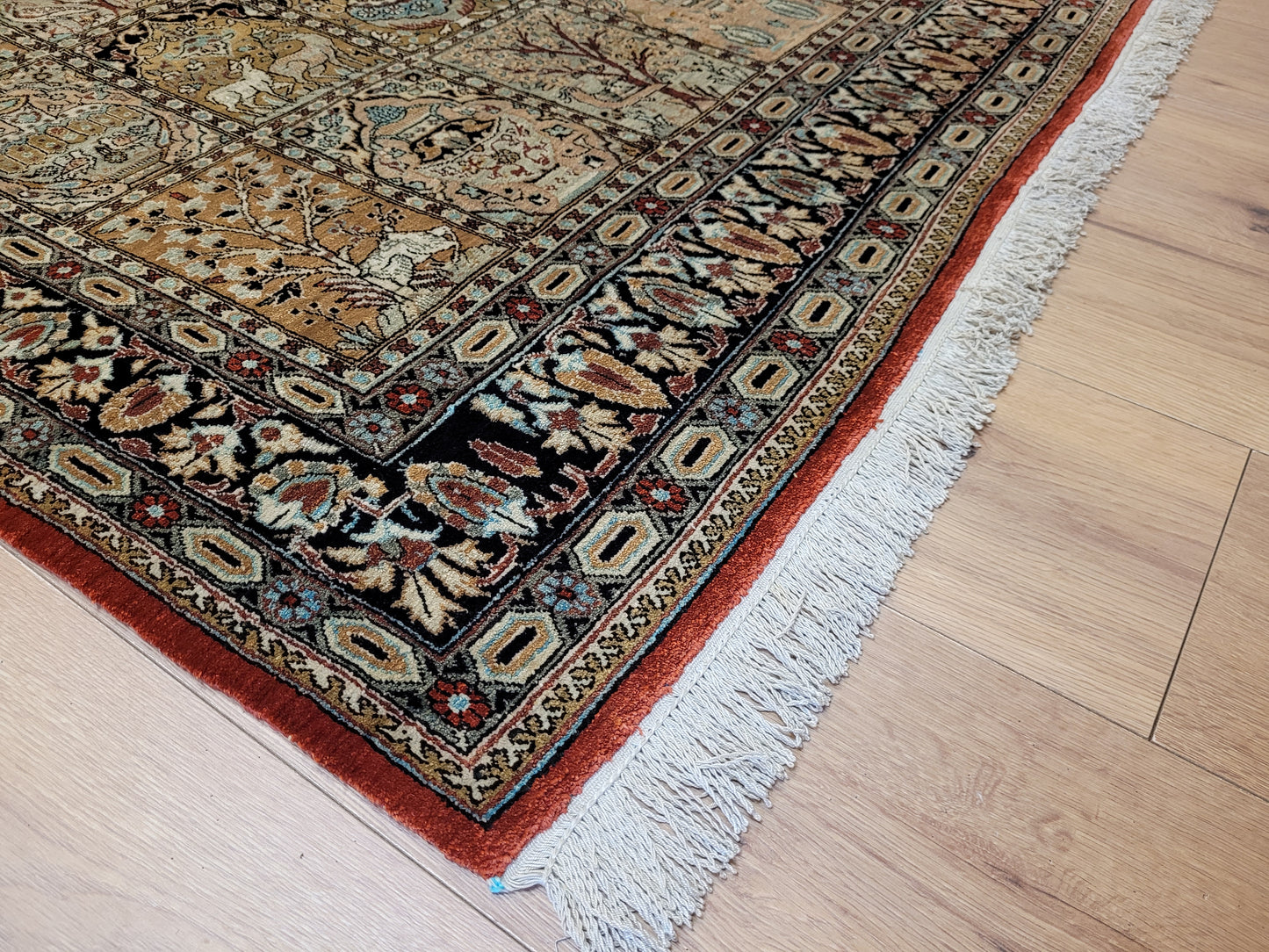 Ghom Teppich Seide auf Seide fein Gartenmotiv Jagdszenen