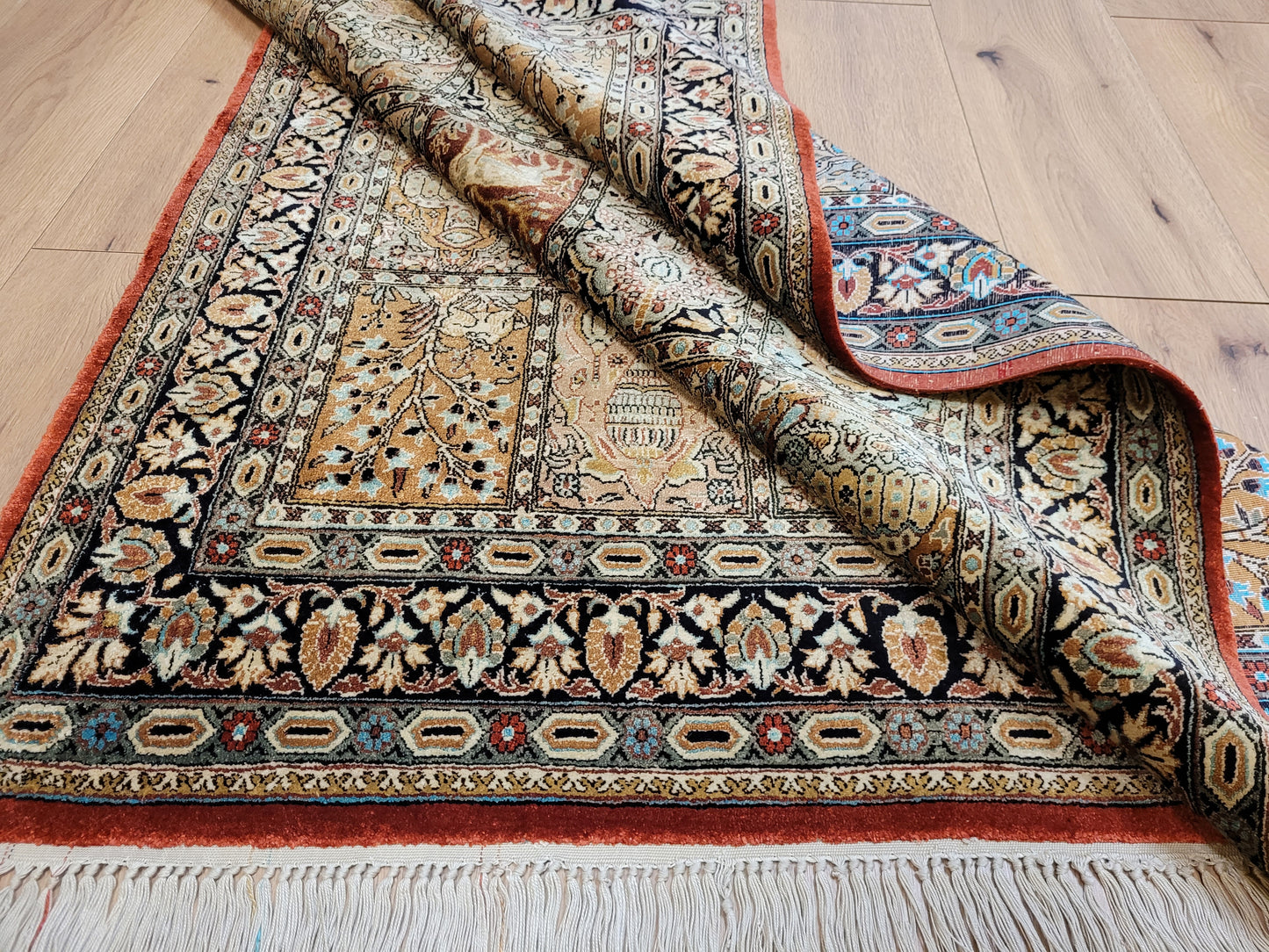 Ghom Teppich Seide auf Seide fein Gartenmotiv Jagdszenen