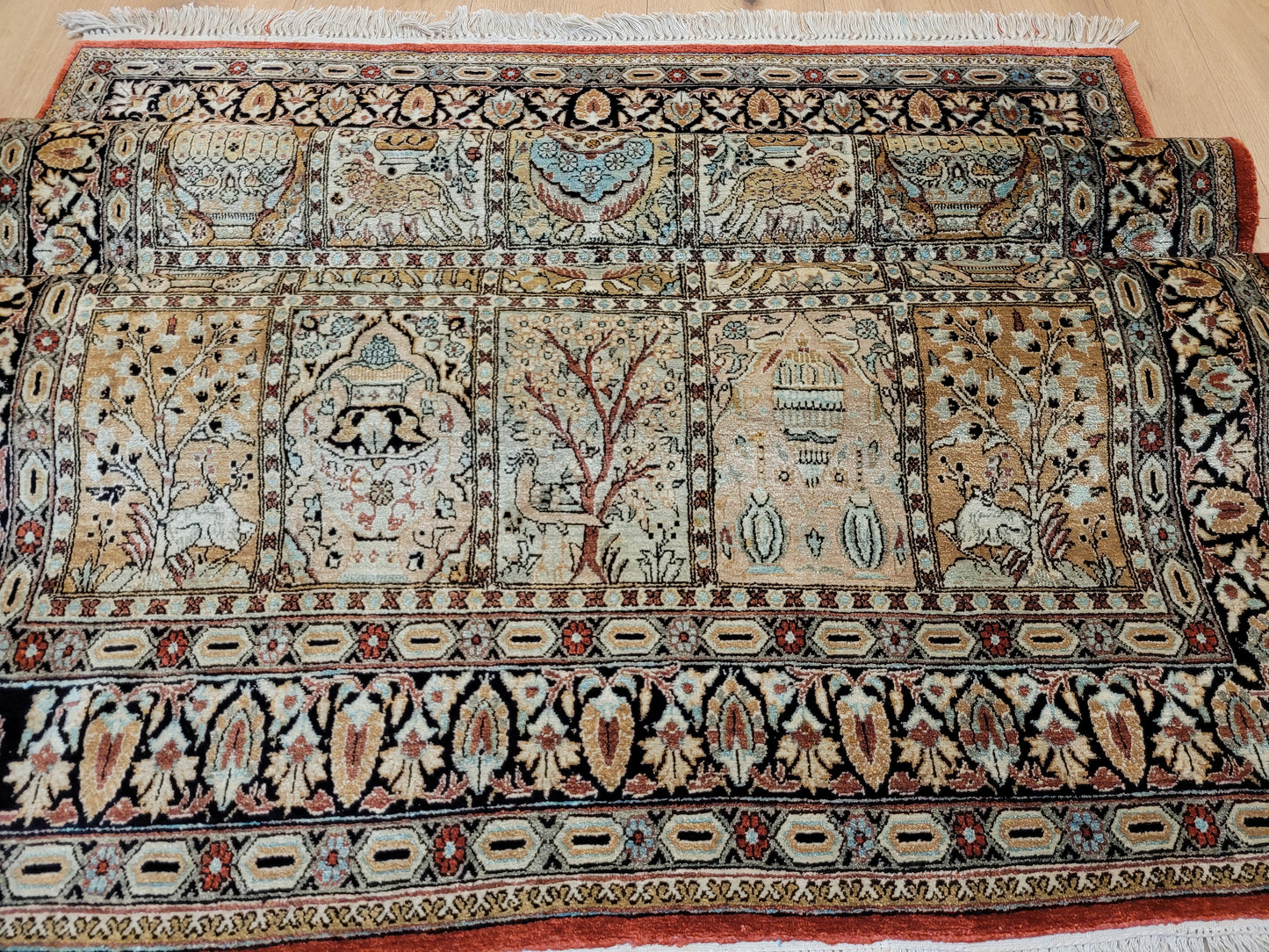 Ghom Teppich Seide auf Seide fein Gartenmotiv Jagdszenen