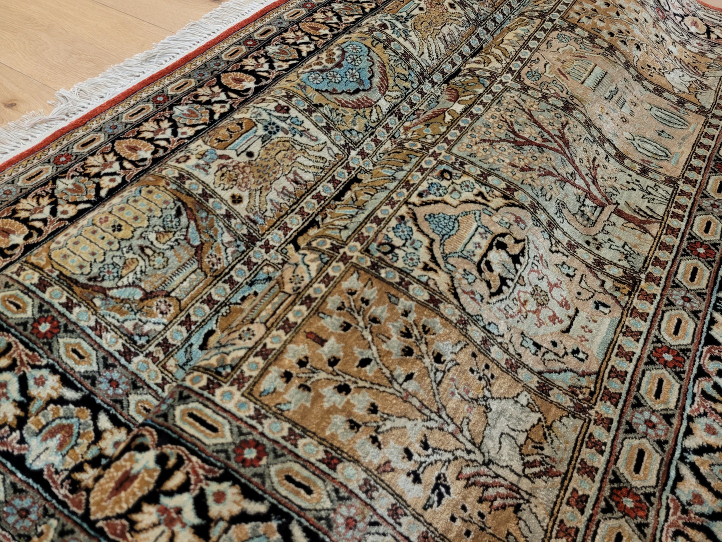 Ghom Teppich Seide auf Seide fein Gartenmotiv Jagdszenen