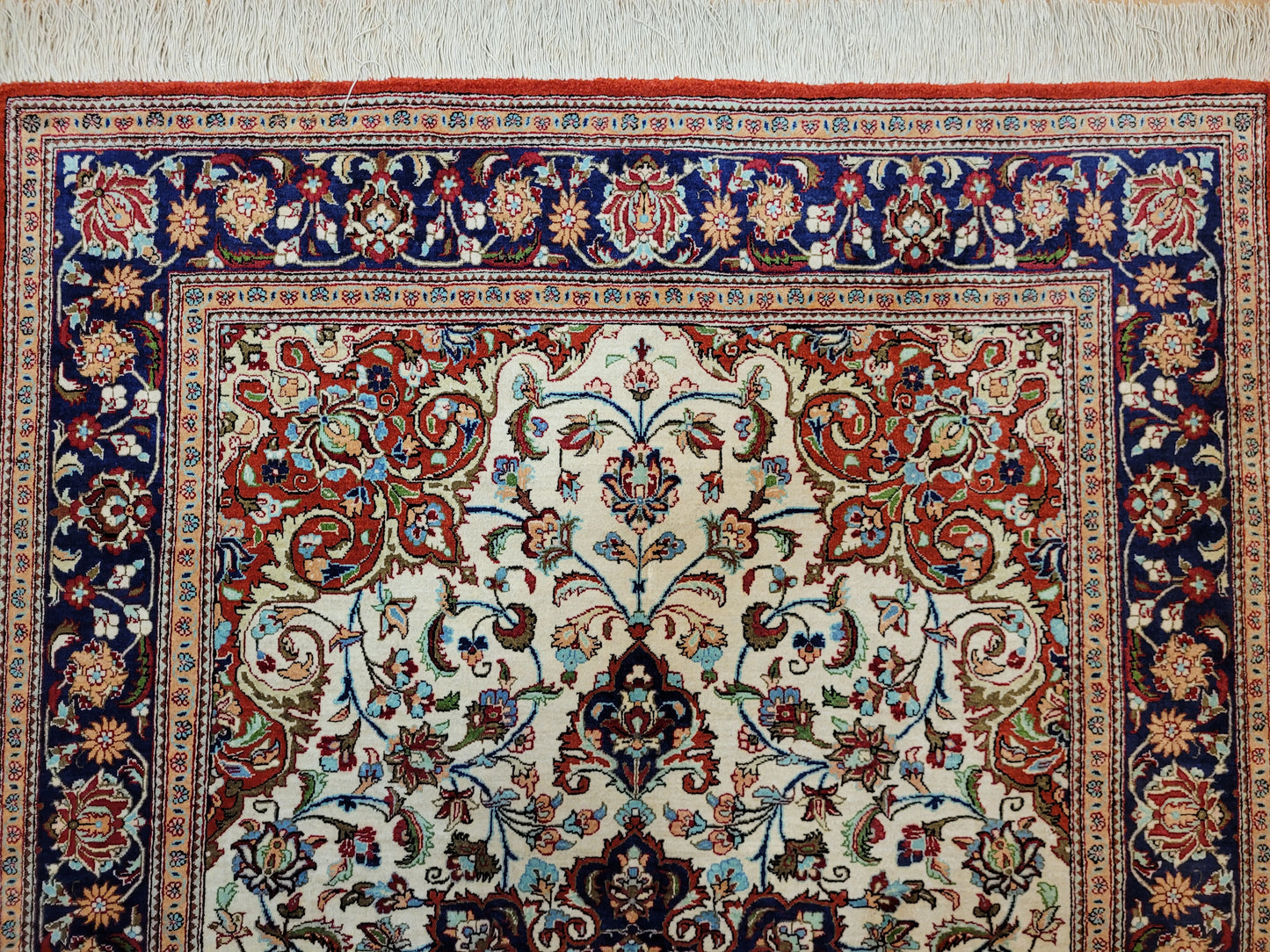 Ghom Teppich Seide auf Seide fein florales Medaillonmuster