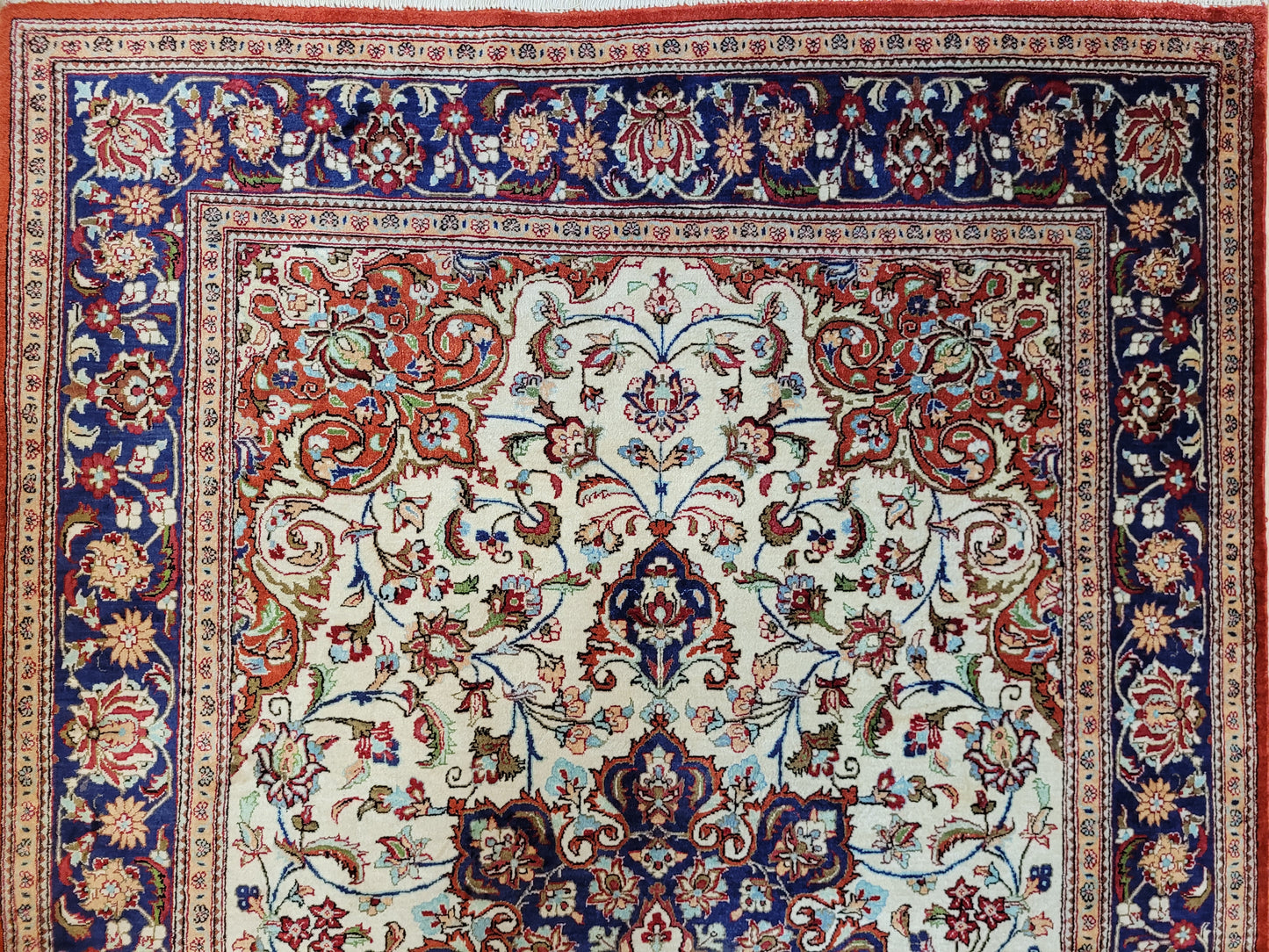 Ghom Teppich Seide auf Seide fein florales Medaillonmuster