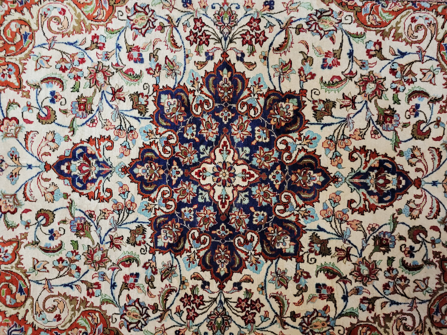 Ghom Teppich Seide auf Seide fein florales Medaillonmuster