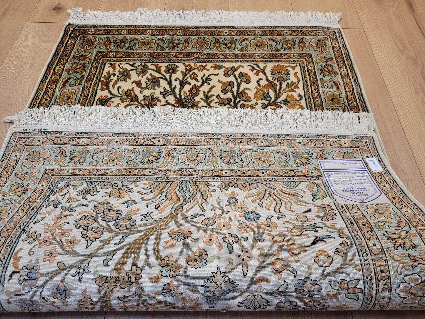 Kaschmir Seidenteppich Naturseide florales Motiv feine Knüpfung