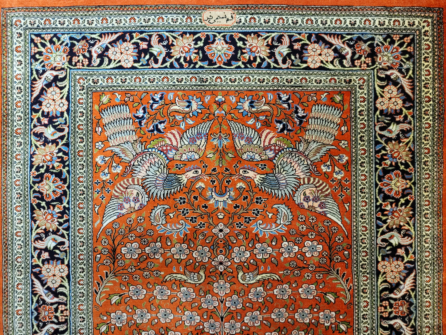 Ghom Teppich Seide auf Seide signiert florales Vogelmotiv feine Knüpfung