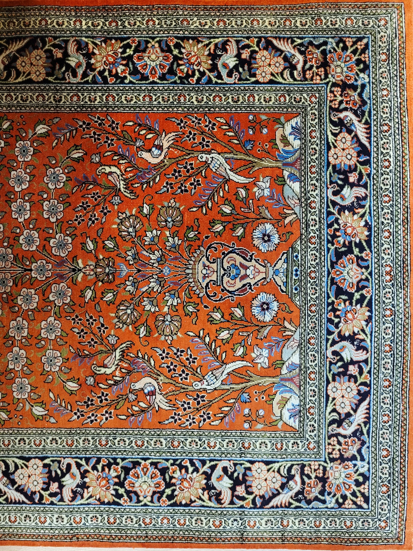 Ghom Teppich Seide auf Seide signiert florales Vogelmotiv feine Knüpfung