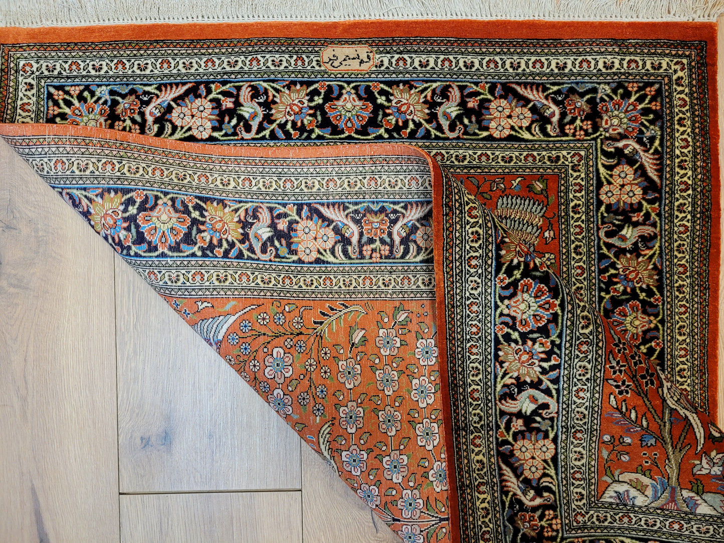 Ghom Teppich Seide auf Seide signiert florales Vogelmotiv feine Knüpfung