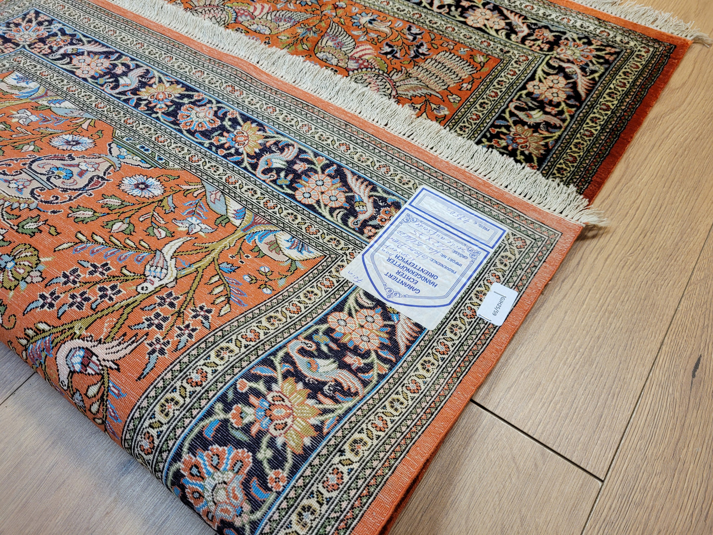 Ghom Teppich Seide auf Seide signiert florales Vogelmotiv feine Knüpfung