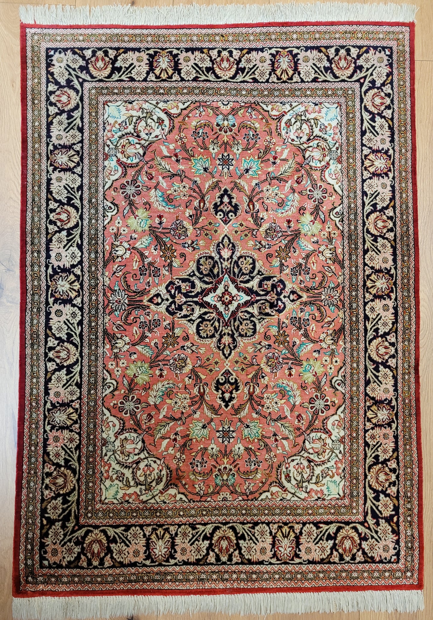 Ghom Teppich Seide auf Seide Medaillon florales Design feine Knüpfung