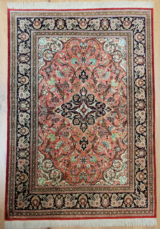 Ghom Teppich Seide auf Seide Medaillon florales Design feine Knüpfung