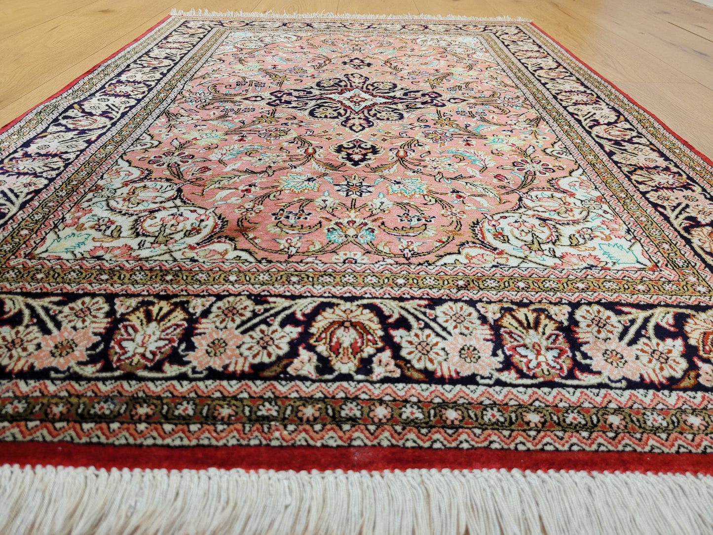 Ghom Teppich Seide auf Seide Medaillon florales Design feine Knüpfung