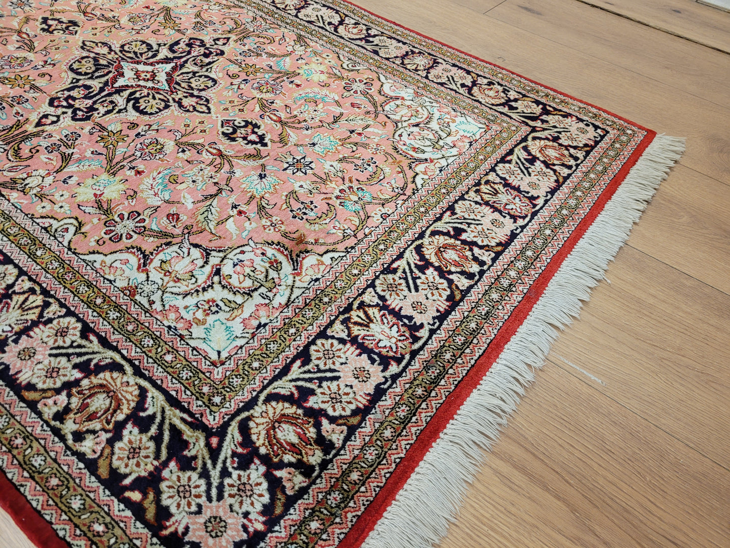 Ghom Teppich Seide auf Seide Medaillon florales Design feine Knüpfung