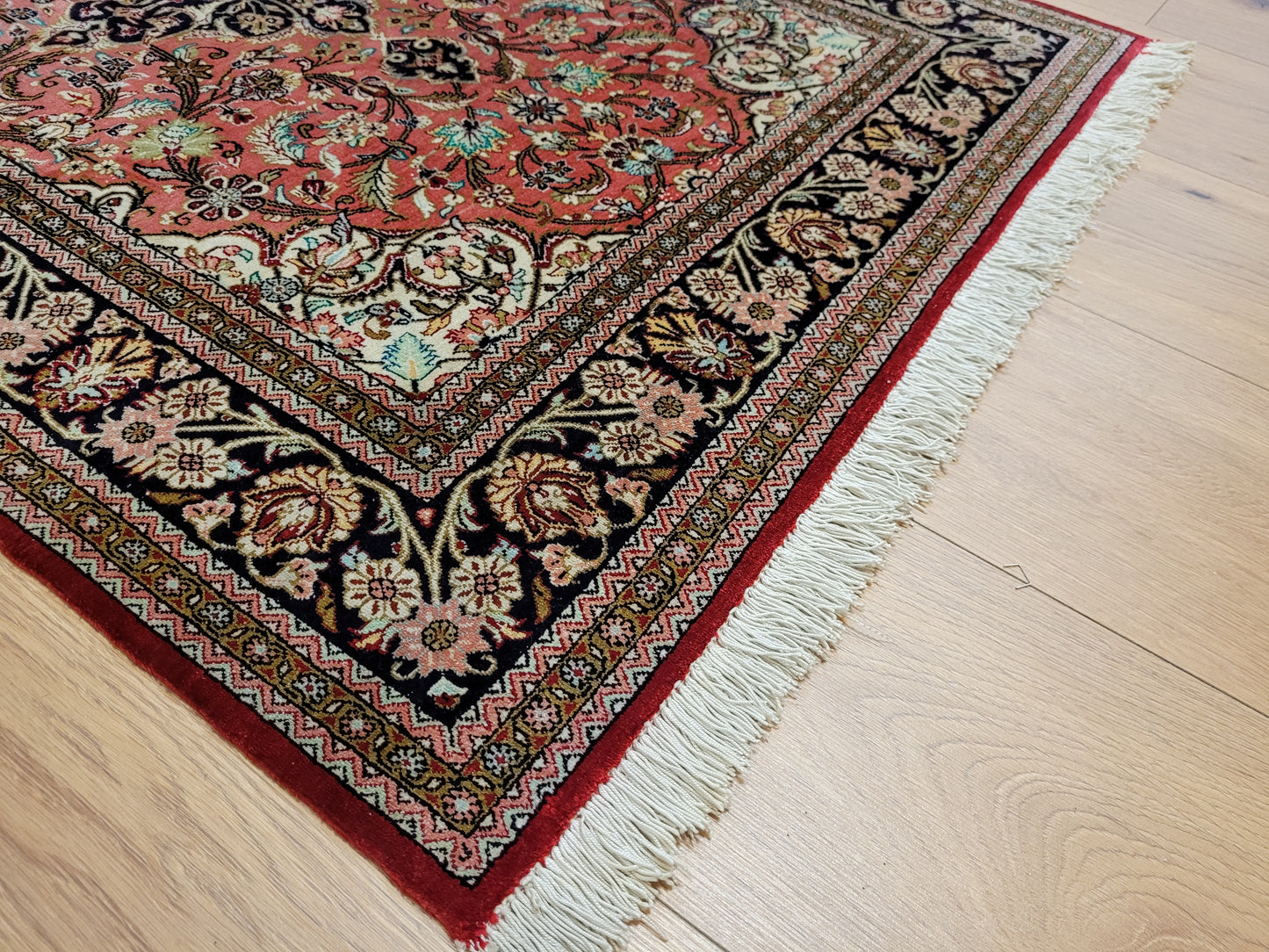 Ghom Teppich Seide auf Seide Medaillon florales Design feine Knüpfung