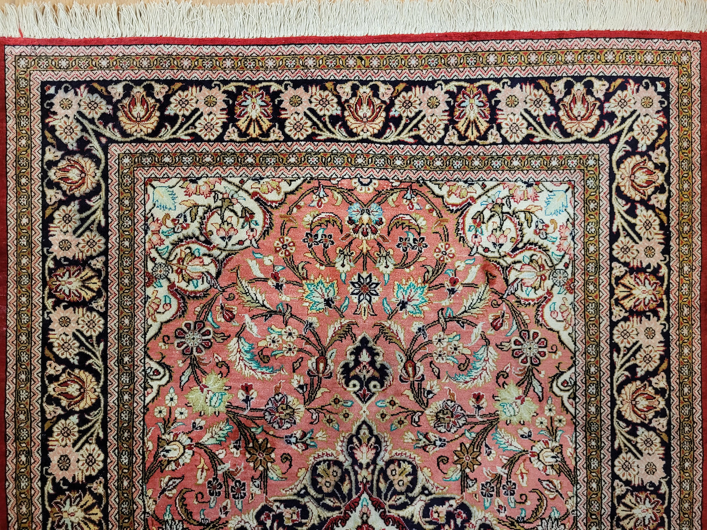 Ghom Teppich Seide auf Seide Medaillon florales Design feine Knüpfung