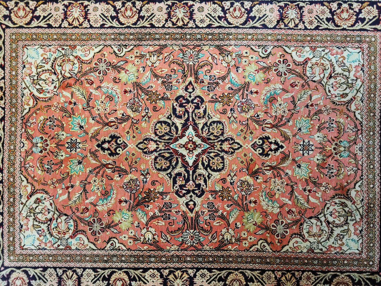 Ghom Teppich Seide auf Seide Medaillon florales Design feine Knüpfung