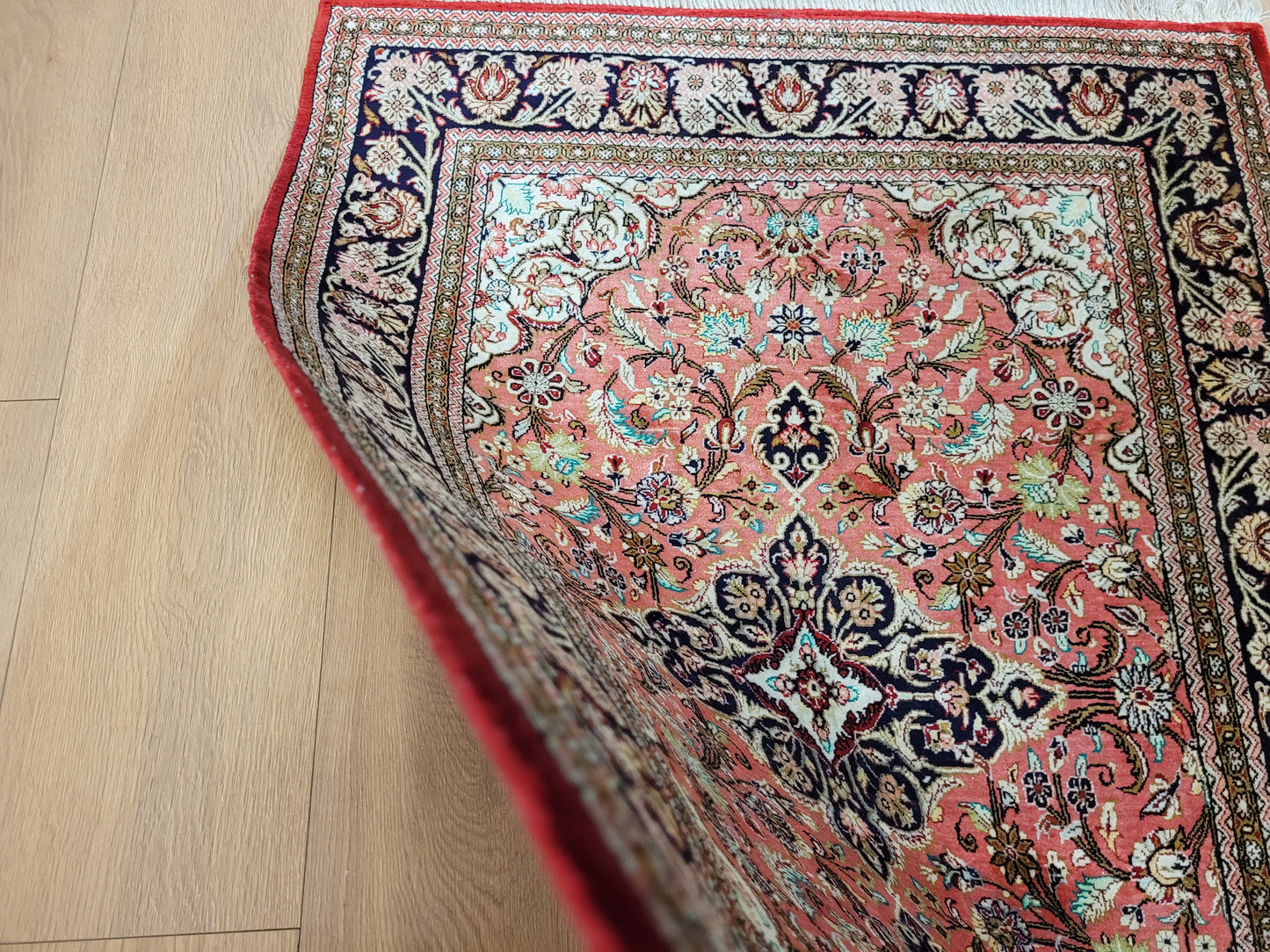 Ghom Teppich Seide auf Seide Medaillon florales Design feine Knüpfung