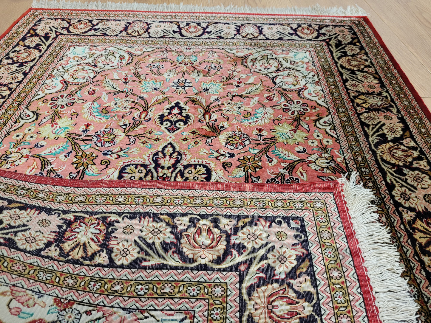 Ghom Teppich Seide auf Seide Medaillon florales Design feine Knüpfung