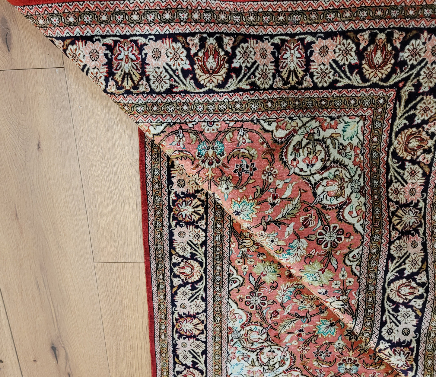 Ghom Teppich Seide auf Seide Medaillon florales Design feine Knüpfung