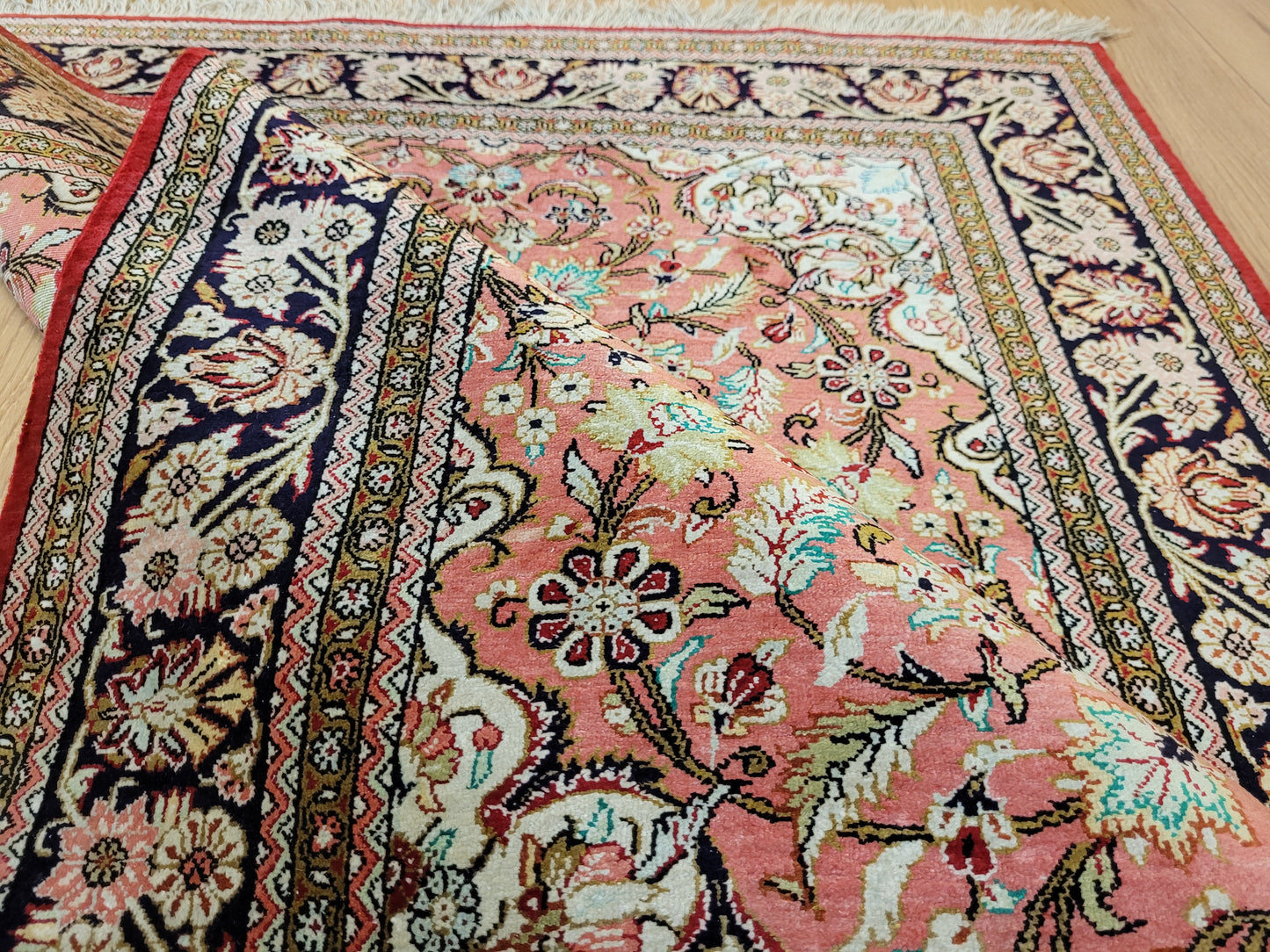 Ghom Teppich Seide auf Seide Medaillon florales Design feine Knüpfung