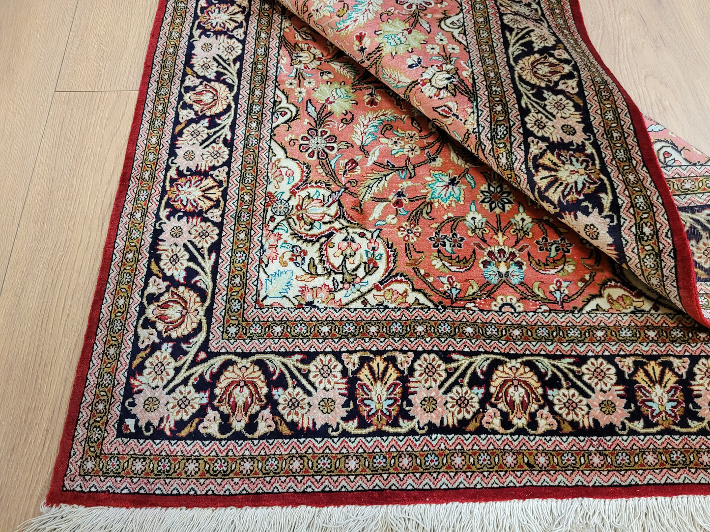 Ghom Teppich Seide auf Seide Medaillon florales Design feine Knüpfung