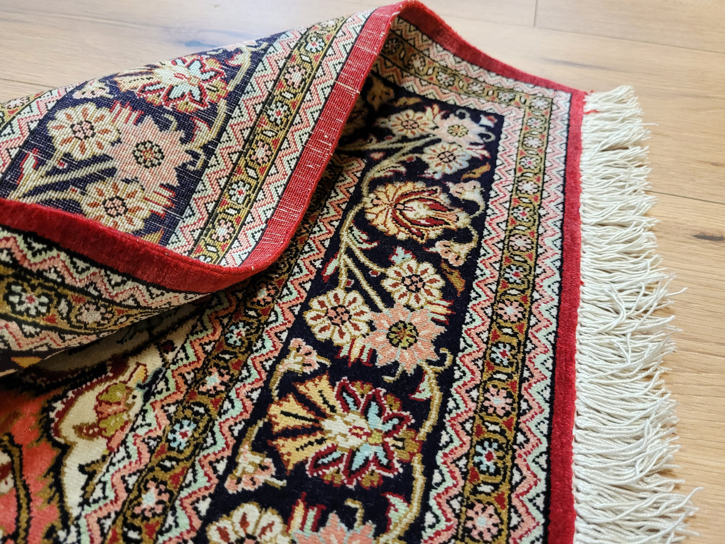 Ghom Teppich Seide auf Seide Medaillon florales Design feine Knüpfung