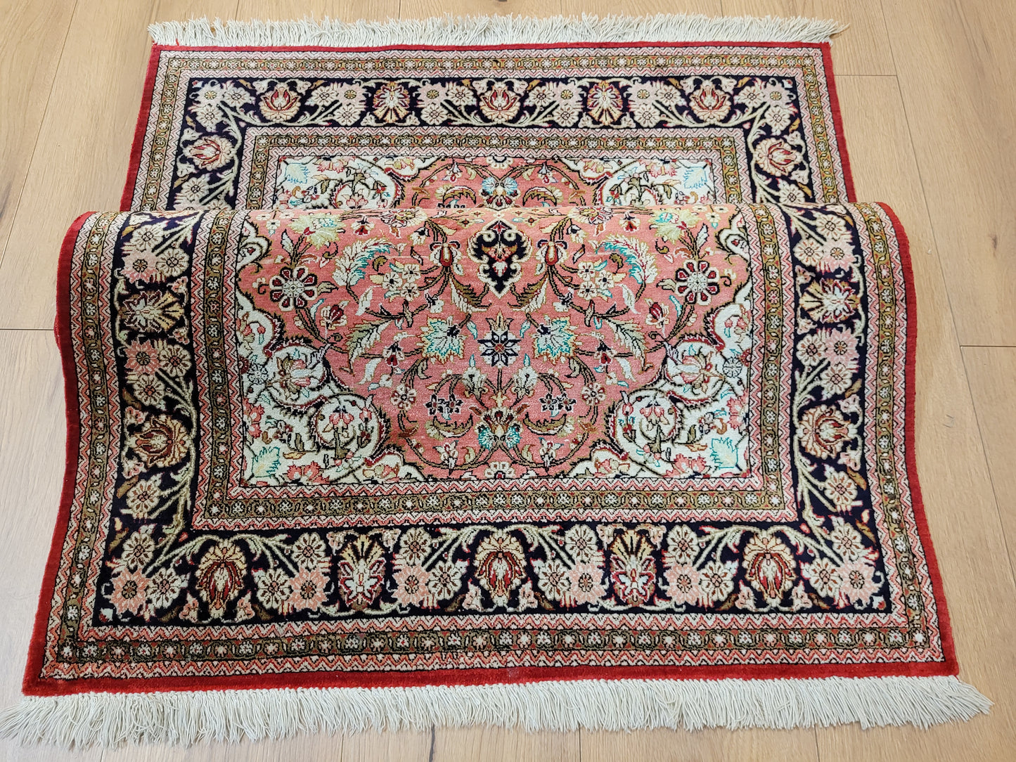 Ghom Teppich Seide auf Seide Medaillon florales Design feine Knüpfung