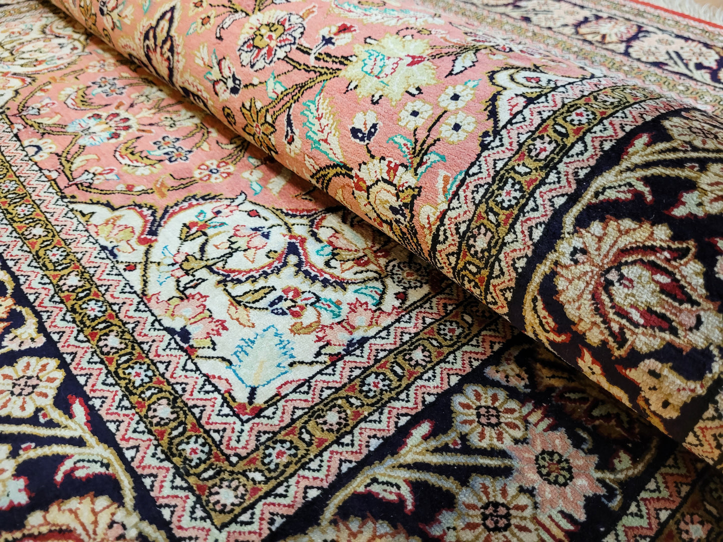 Ghom Teppich Seide auf Seide Medaillon florales Design feine Knüpfung