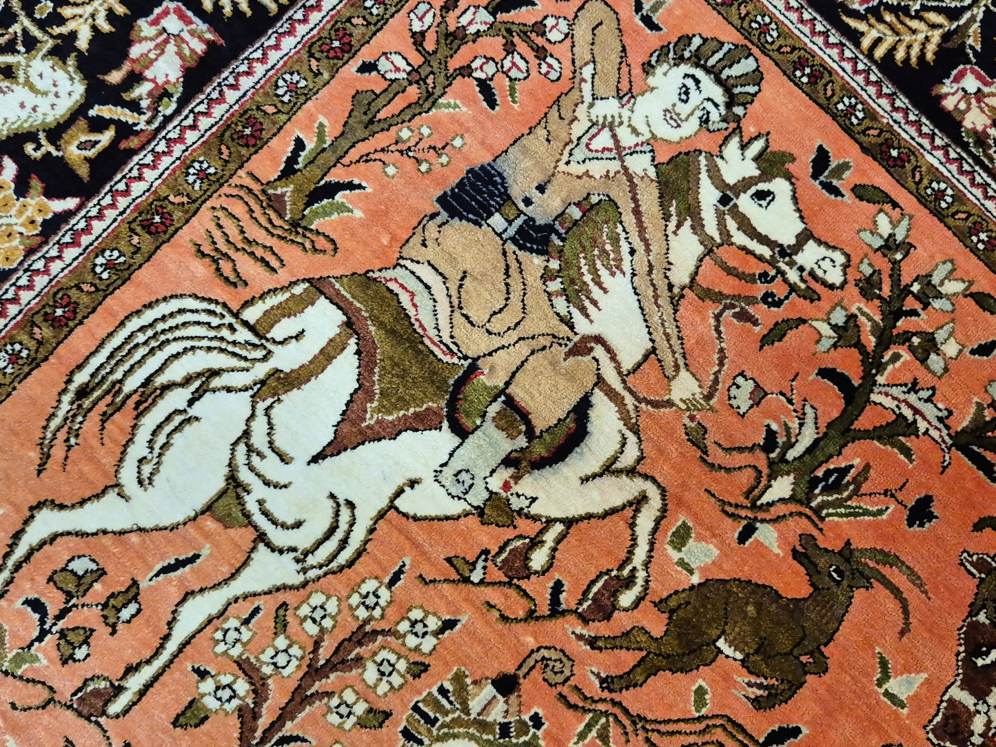 Ghom Seidenteppich Naturseide Jagdmotiv feine Handknüpfung