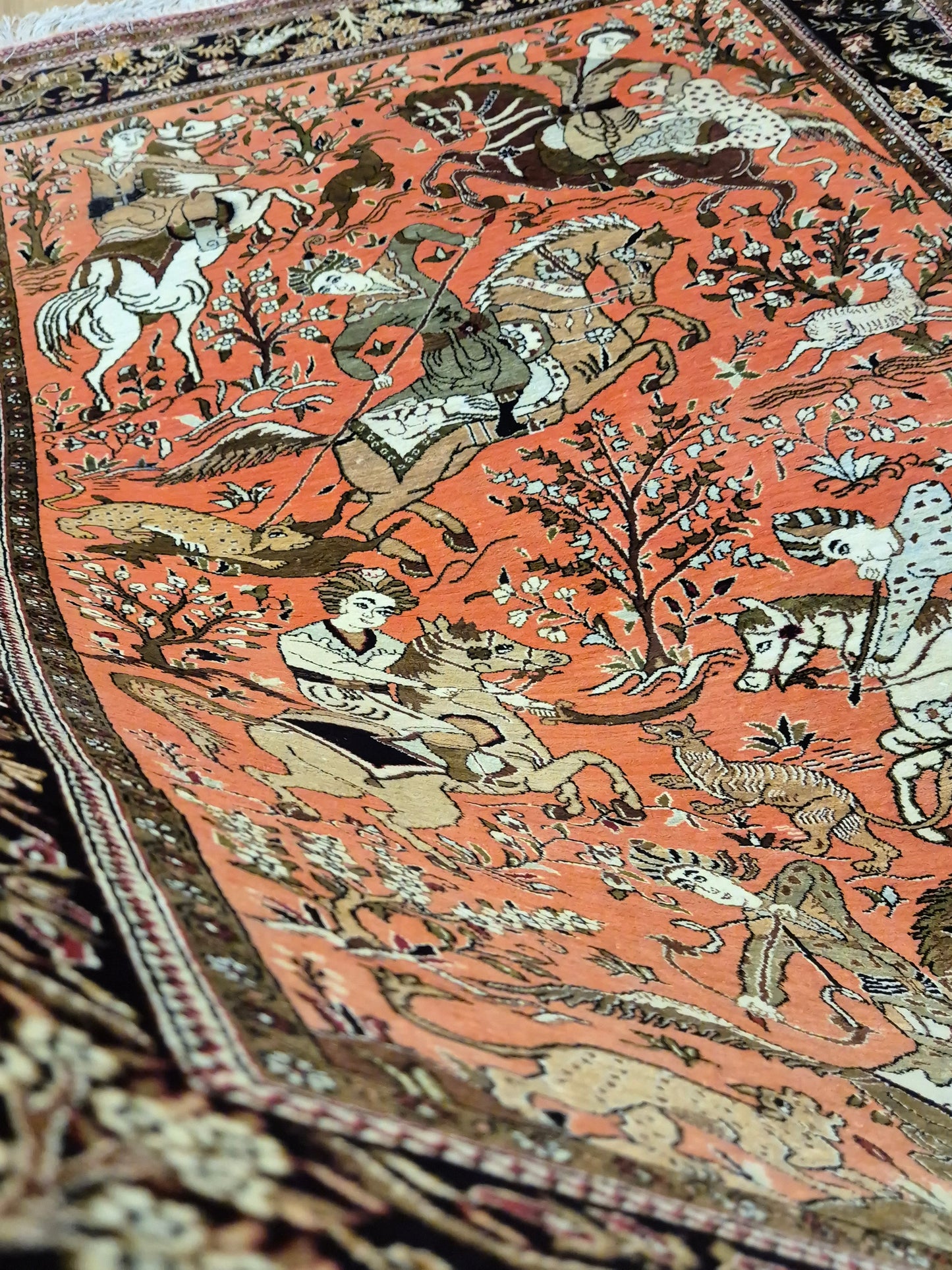 Ghom Seidenteppich Naturseide Jagdmotiv feine Handknüpfung
