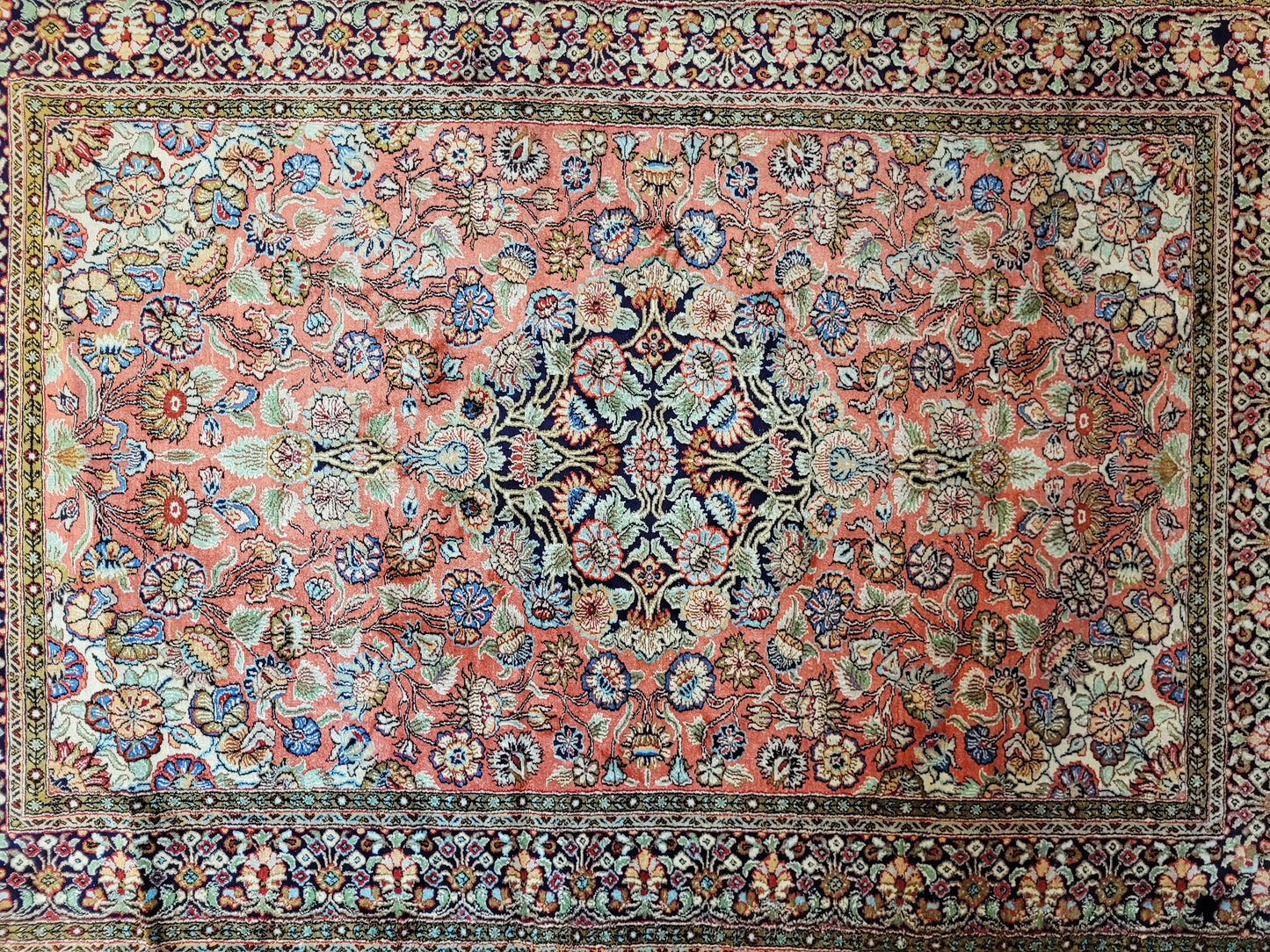 Ghom Seidenteppich Medaillon florales Muster feine Knüpfung