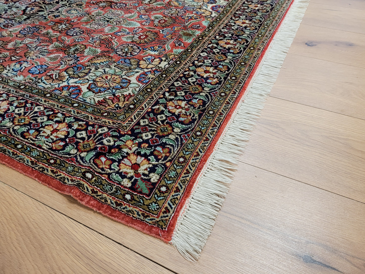 Ghom Seidenteppich Medaillon florales Muster feine Knüpfung