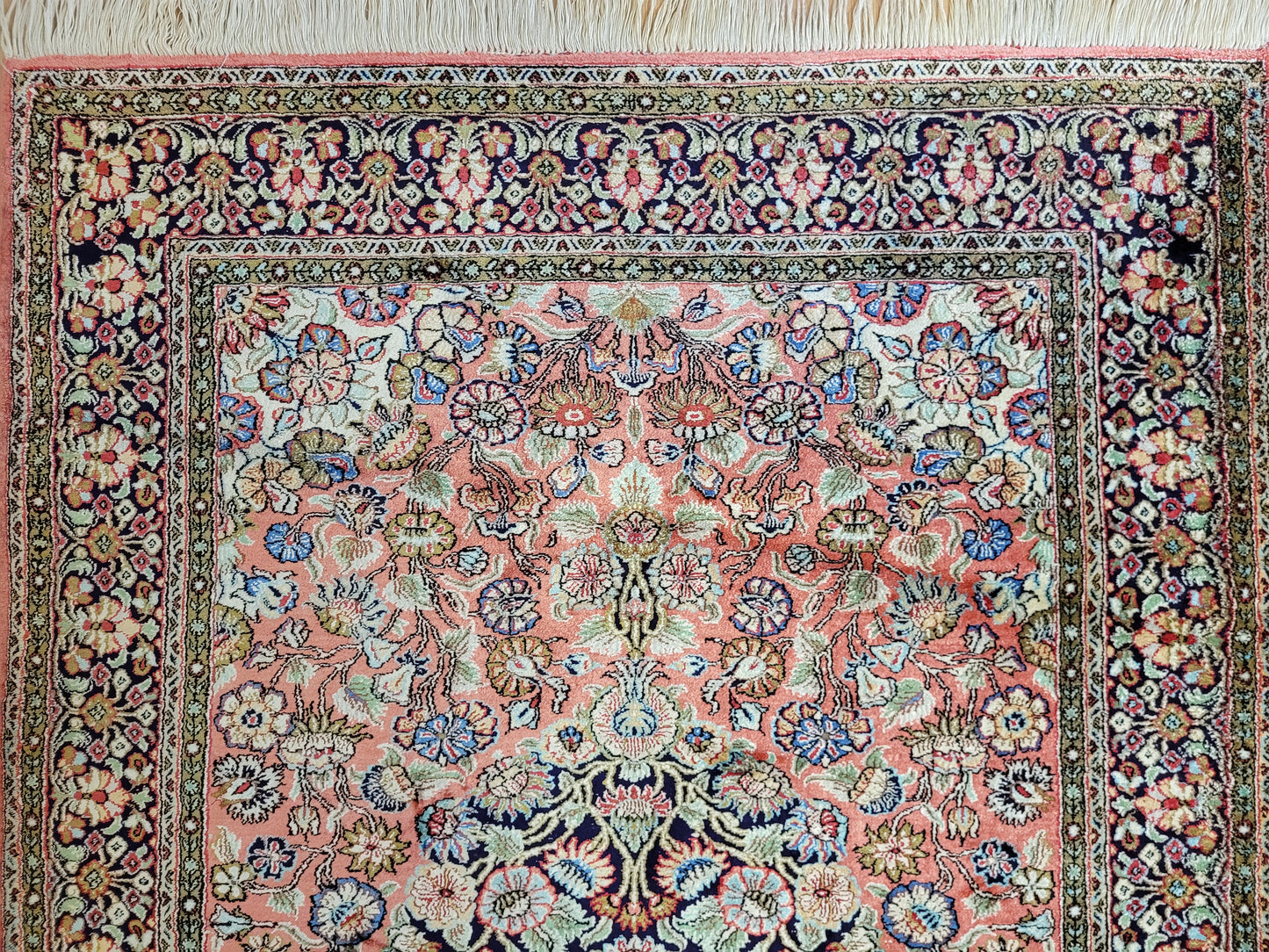 Ghom Seidenteppich Medaillon florales Muster feine Knüpfung