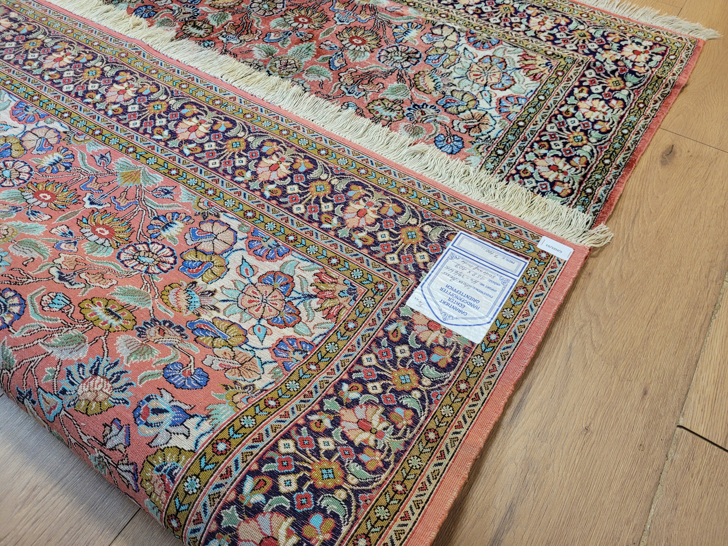 Ghom Seidenteppich Medaillon florales Muster feine Knüpfung