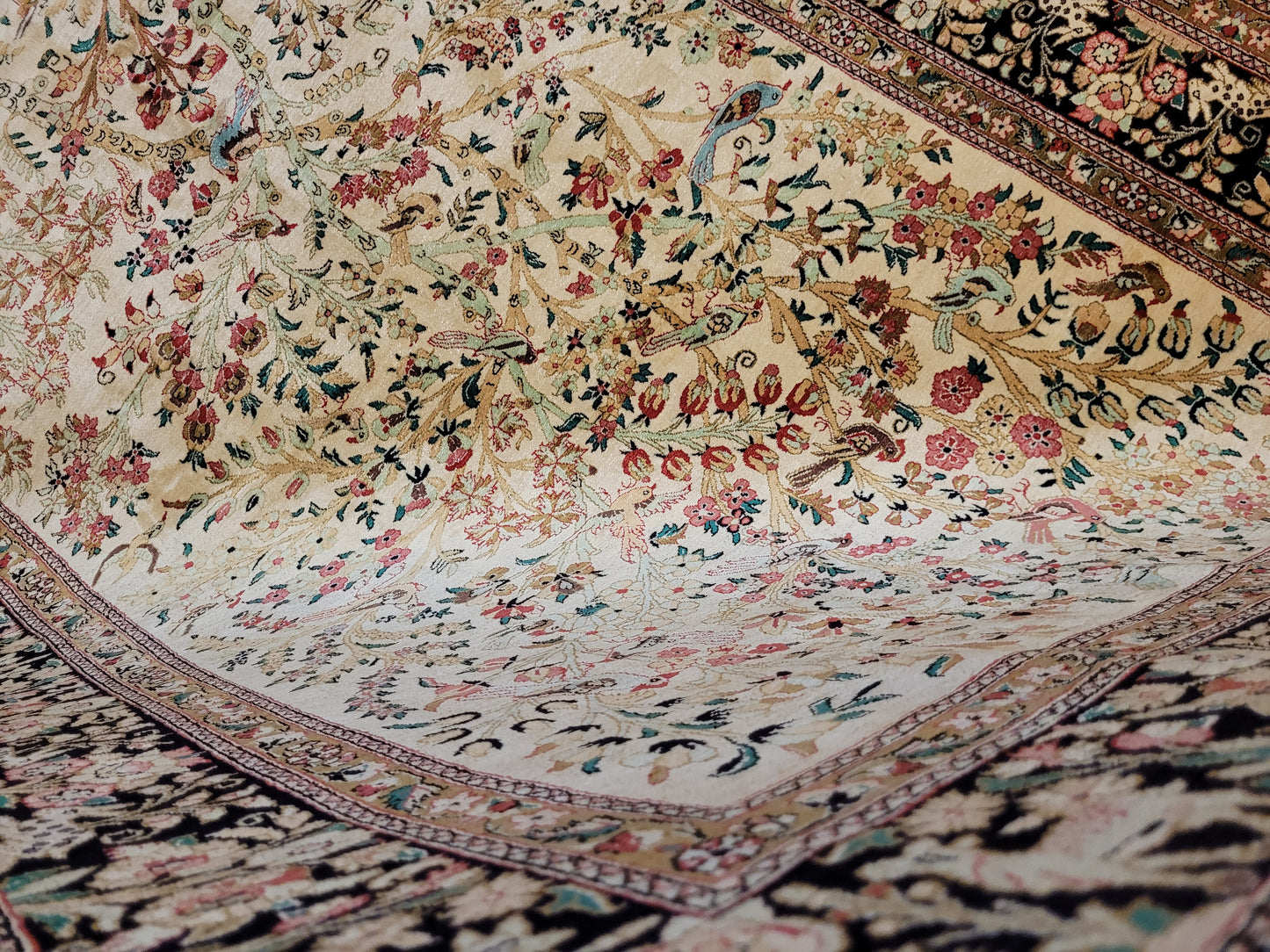 Ghom Teppich Seide auf Seide Jagdszene florales Motiv feine Knüpfung