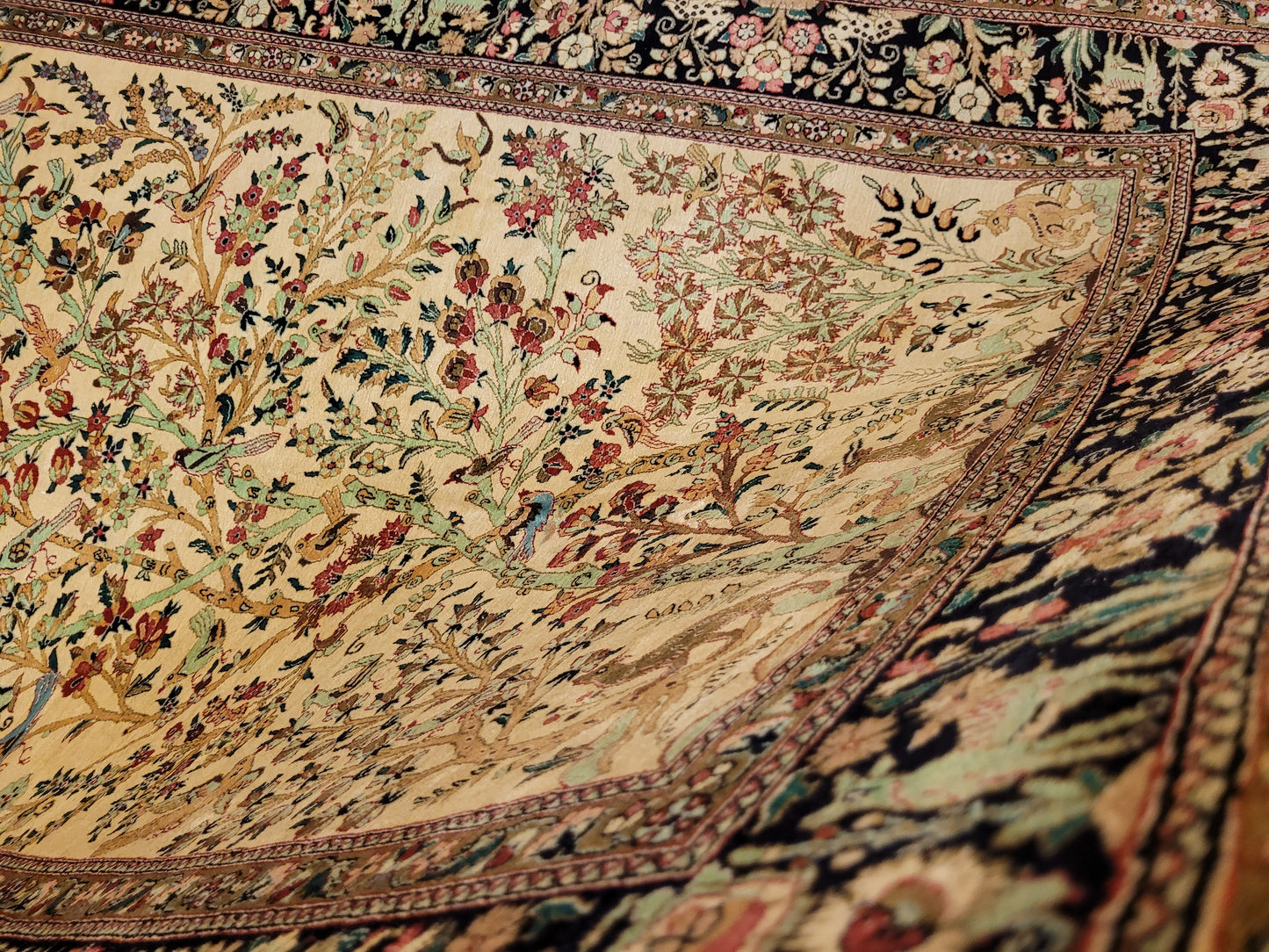 Ghom Teppich Seide auf Seide Jagdszene florales Motiv feine Knüpfung