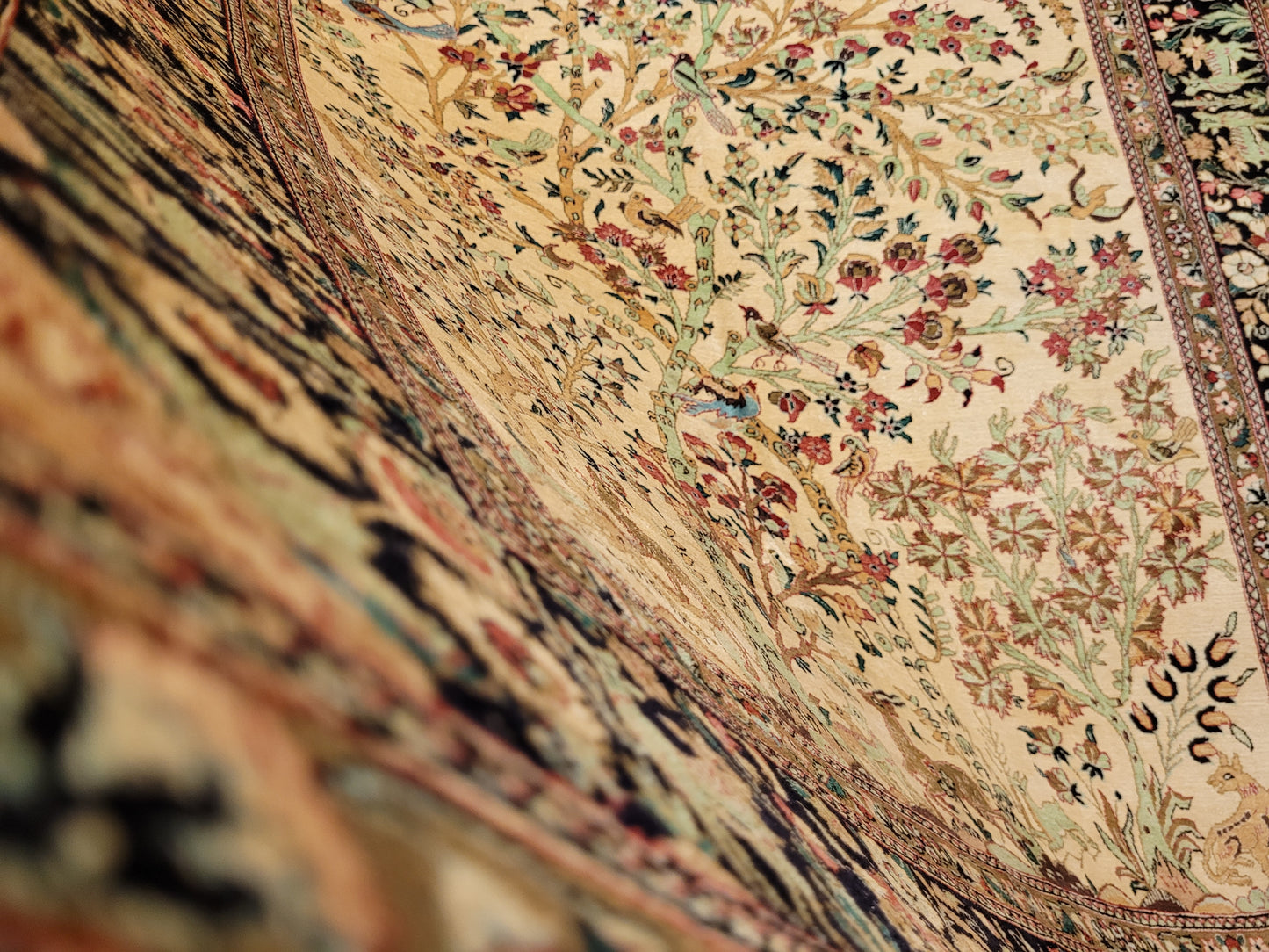 Ghom Teppich Seide auf Seide Jagdszene florales Motiv feine Knüpfung