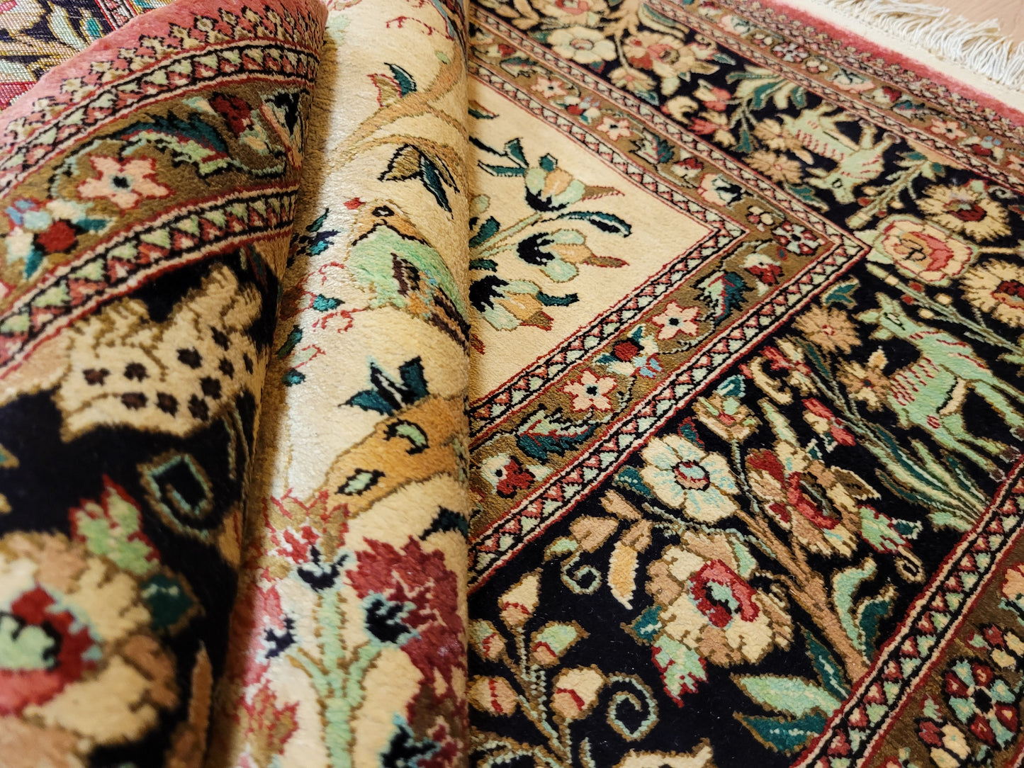 Ghom Teppich Seide auf Seide Jagdszene florales Motiv feine Knüpfung