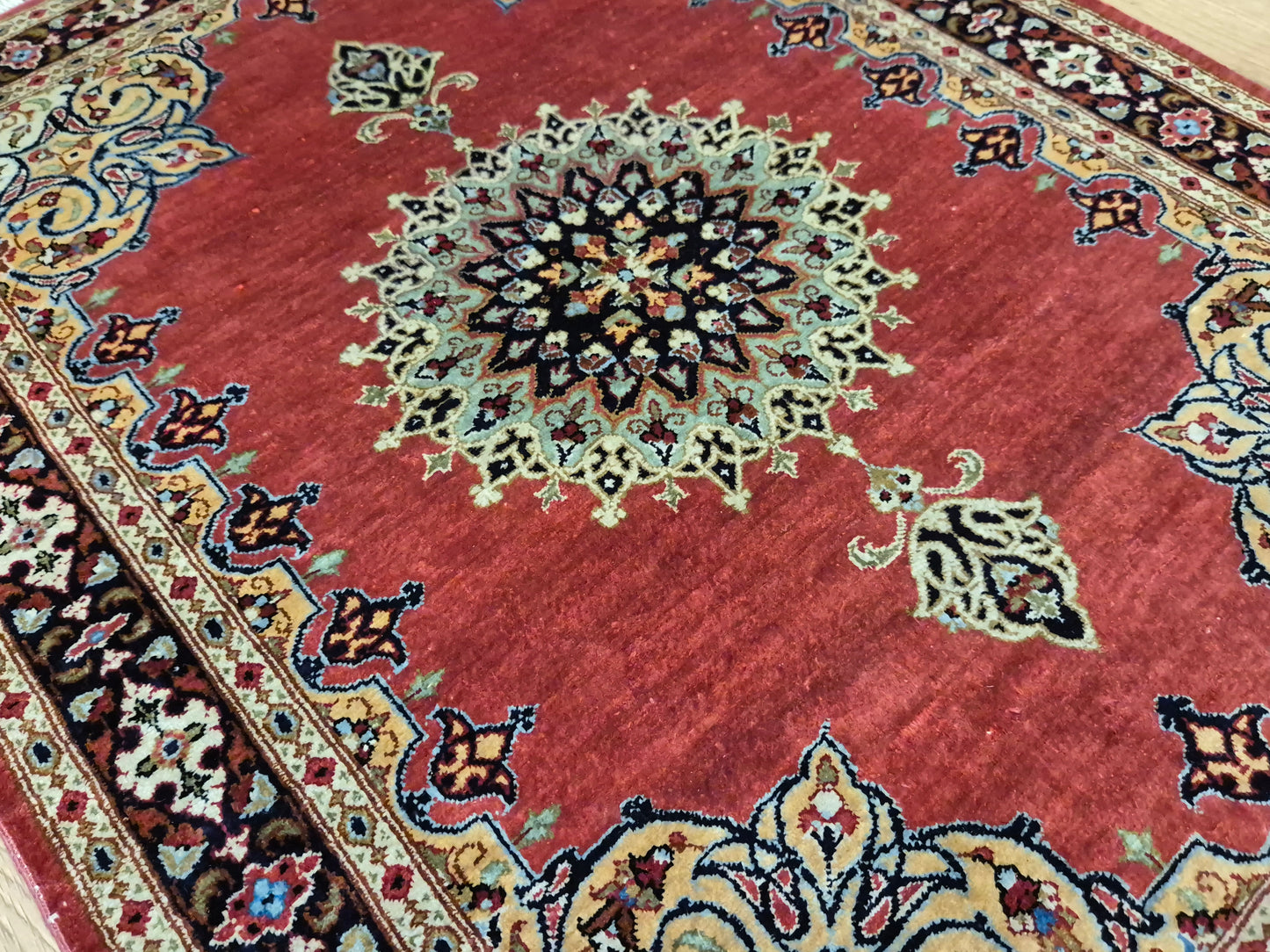 Ghom Seidenteppich Seide auf Seide Medaillon feine Knüpfung