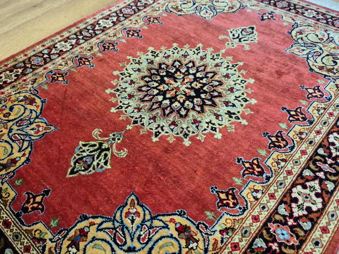 Ghom Seidenteppich Seide auf Seide Medaillon feine Knüpfung