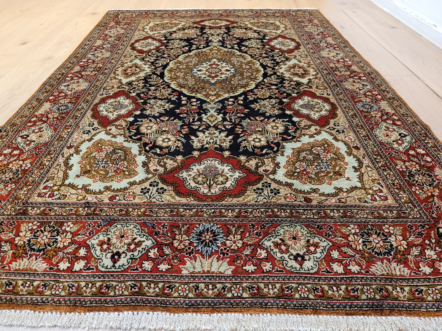 Ghom Seide Teppich Medaillon Blumenornamente feine Knüpfung