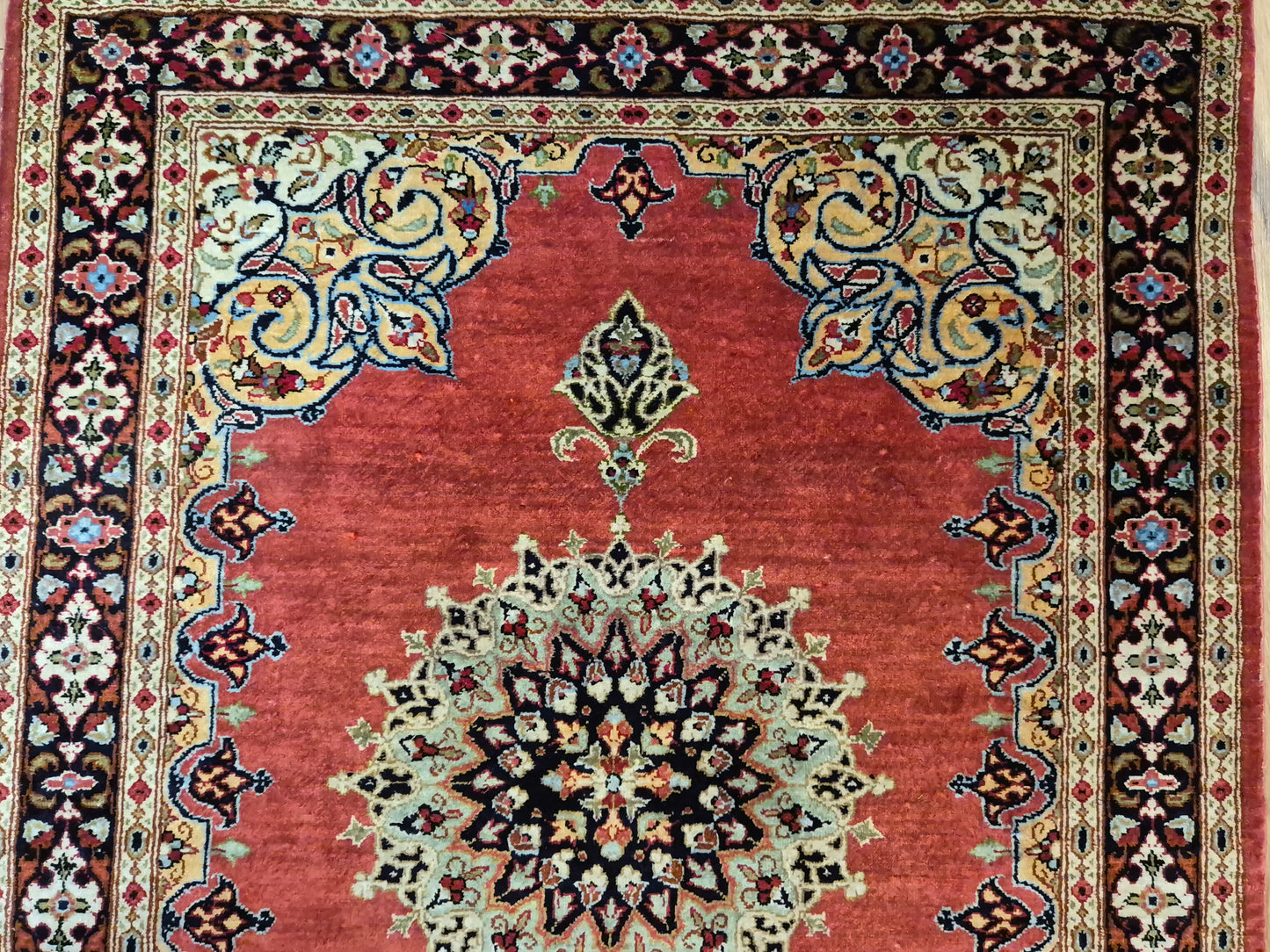 Ghom Seidenteppich Seide auf Seide Medaillon feine Knüpfung